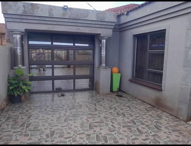 3 BEDROOM HOUSE FOR SALE IN LOTUS GARDENS